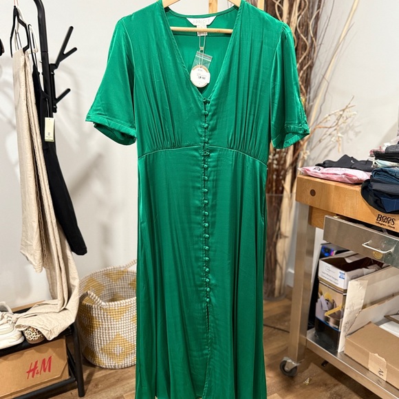 APRICOT Green Satin Midi Dress - Picture 2 of 9